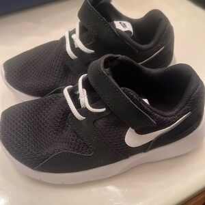 Nike toddler shoes size 10c